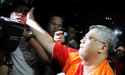 Akil Mochtar Tampar Wartawan, Sewot Ditantang Hukuman Potong Jari